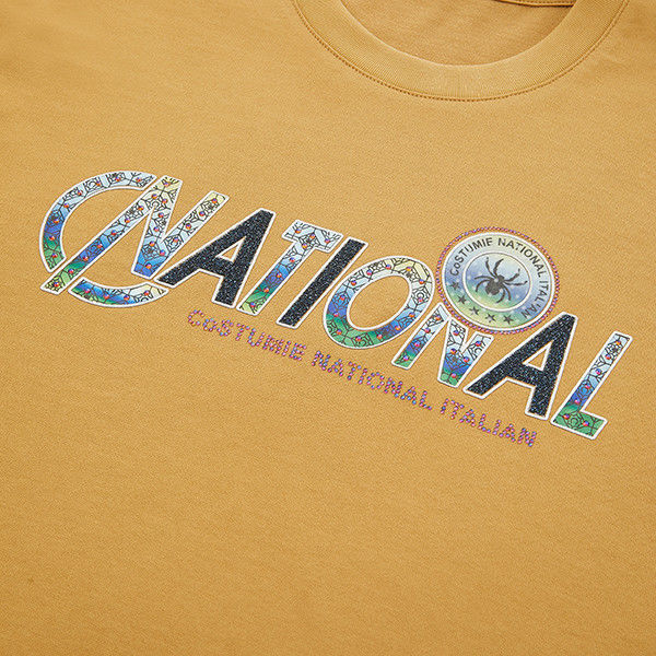 Logotipo personalizado T-shirt branco laranja para homem estilo casual com design simples grande