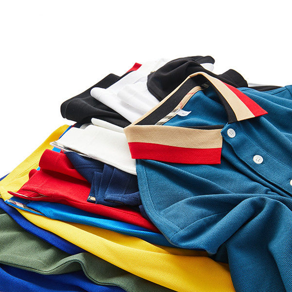 Camisas de polo femininas de manga curta de malha Tintas simples anti-rugas OEM ODM