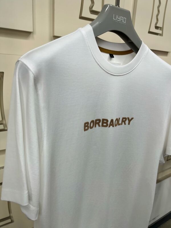 T-shirt de manga curta de alta qualidade para homens com logotipo personalizado impresso usando tecnologia DTG