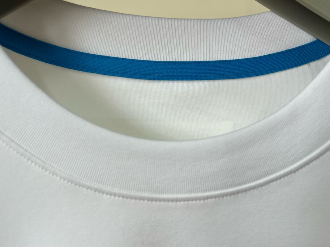 Camiseta Branca Masculina, Estampa de Letras em Flock, Manga Curta Casual 100% Algodão Camiseta Masculina