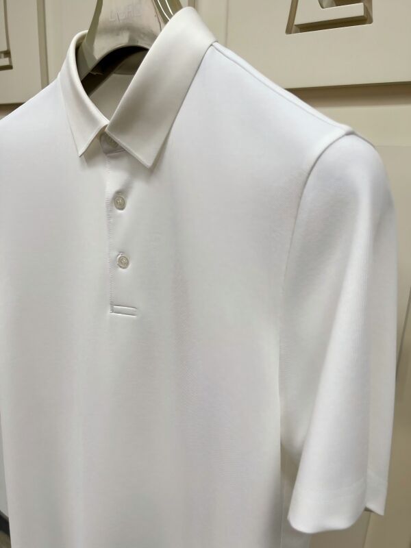 Camisas de polo masculinas premium. Desenho minimalista, manga curta, tecido suave para todas as estações.