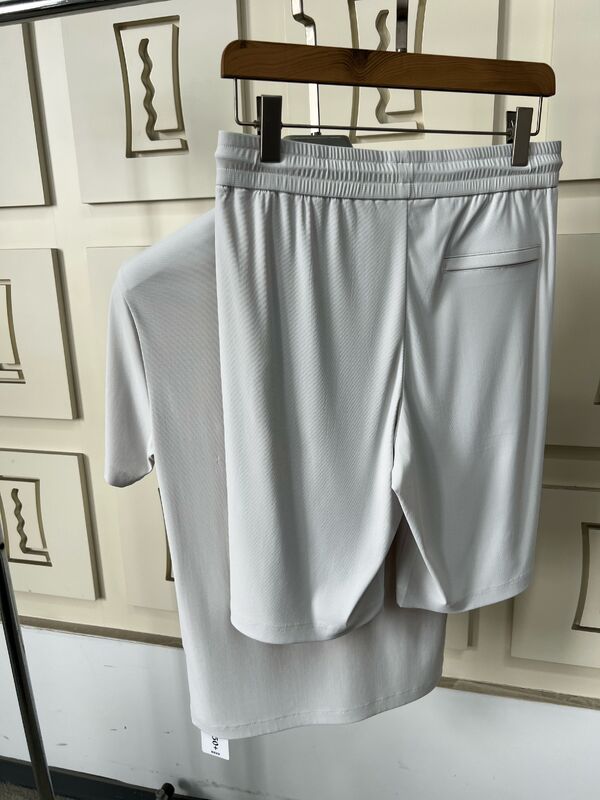 Vestuário esportivo masculino cinza claro curto - Manga superior e calças, T-shirt respirável e confortável para homens